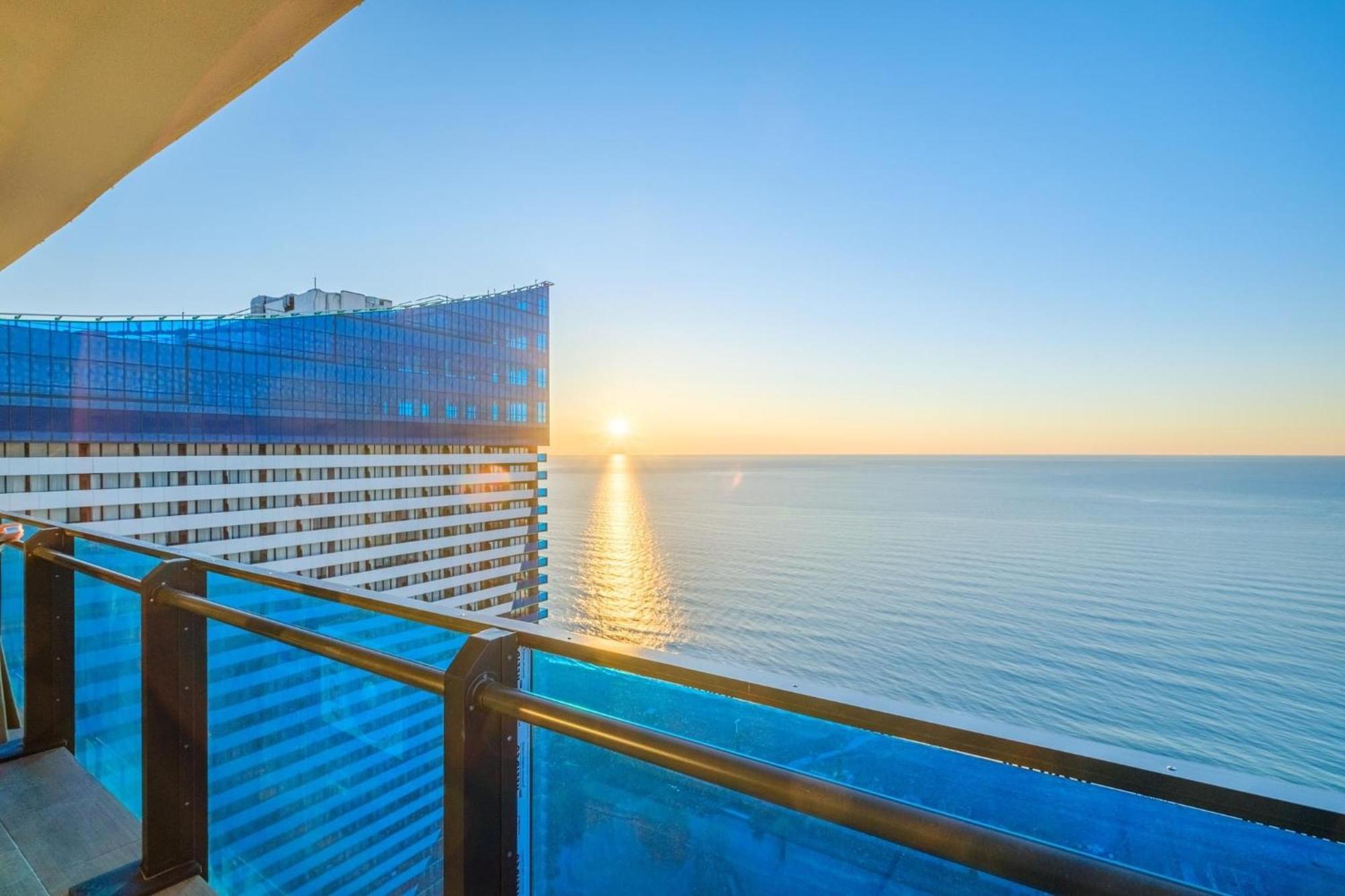 Panorama Sea View Central City Batumi & Aparthotel Екстер'єр фото